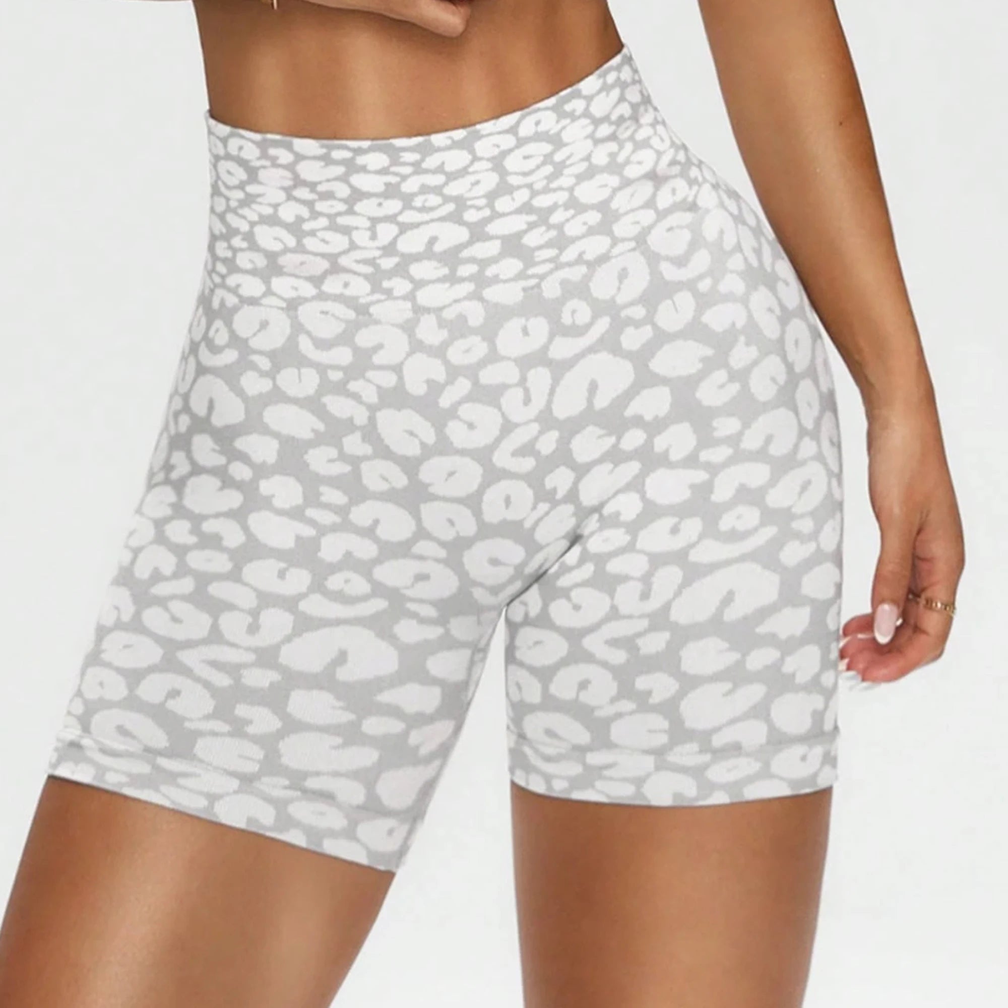 Women High Waist High Elasticity Seamless Sports Leggings With Jacquard Leopard Print Yoga Women Pants All Seasons Sports Pants