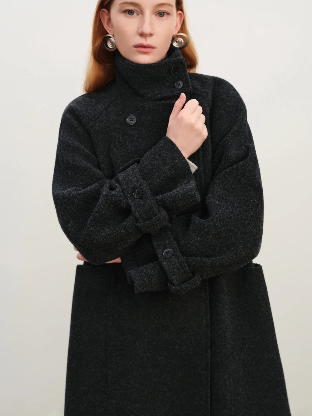 Casaco Oversized Feminino de Lã Tweed com Gola Entalhada ZIQIAO, Tamanho Pequeno, Lançamento de Inverno 2025, Abotoamento Duplo