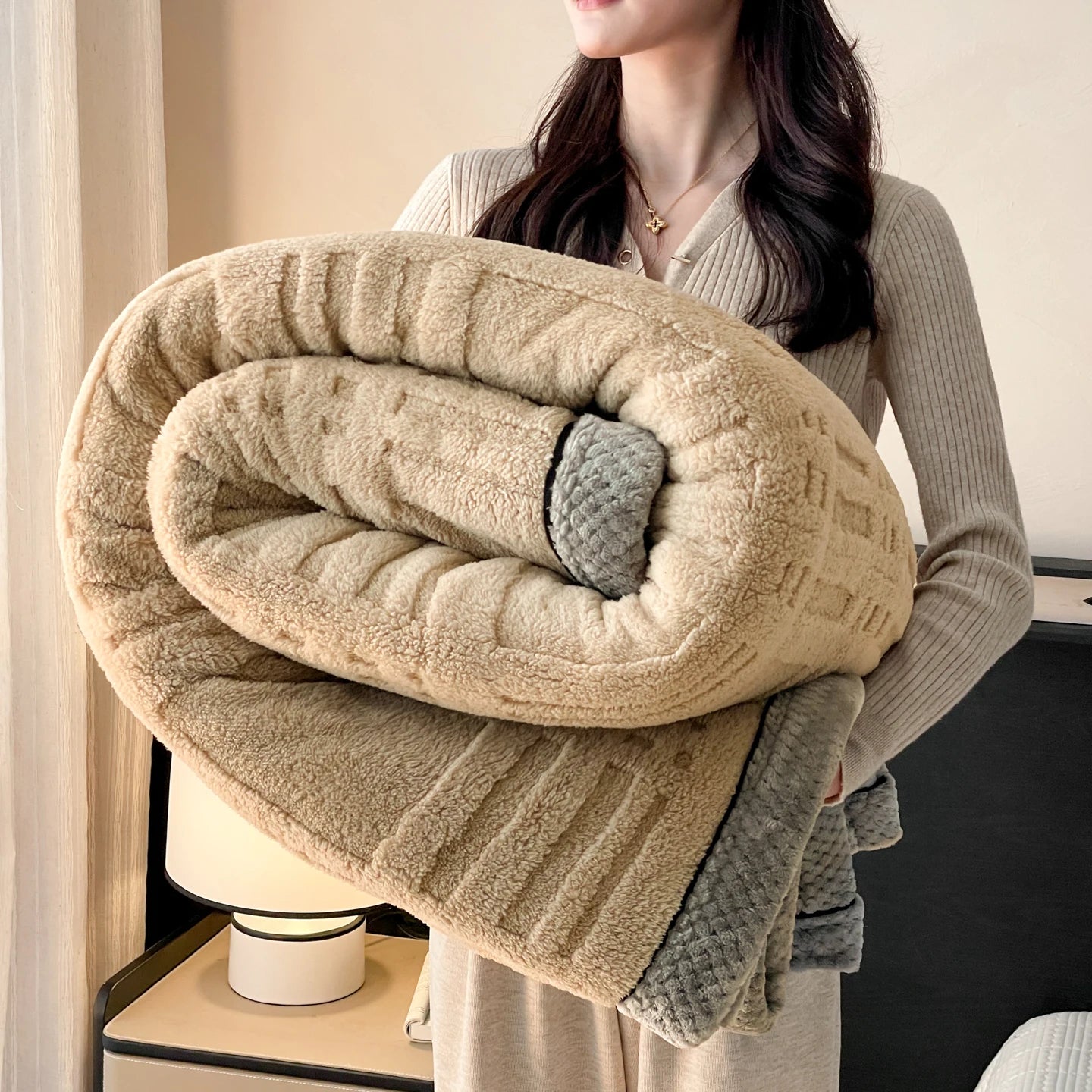 1pc Multifunctional Coral Fleece Blanket Soft Plush Warm Comfortable Bed Blanket All-Season Office Nap Throw Blankets for Sofa