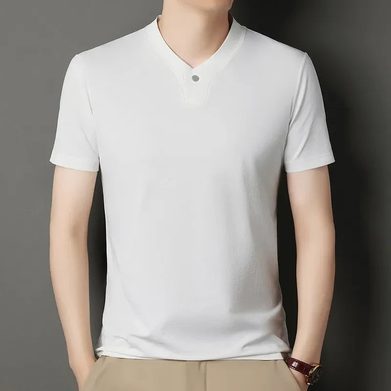 Camisa Masculina Casual e Elegante Estilo Coreano 2025, Gola V com Um Botão, Cor Sólida, Manga Curta, Camiseta Versátil de Verão