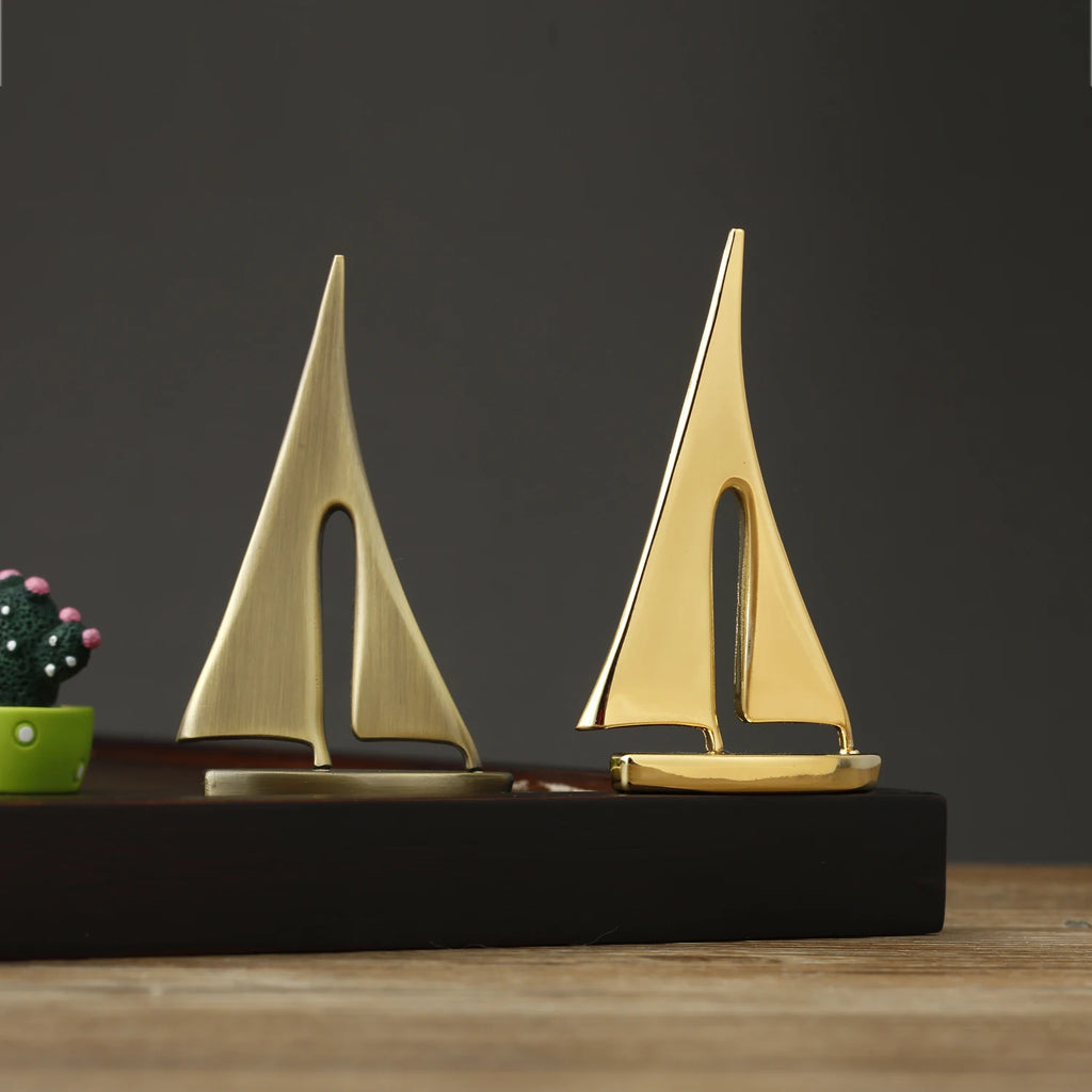 Estatueta de Barco à Vela em Liga de Zinco WonderNest para Decoração de Casa