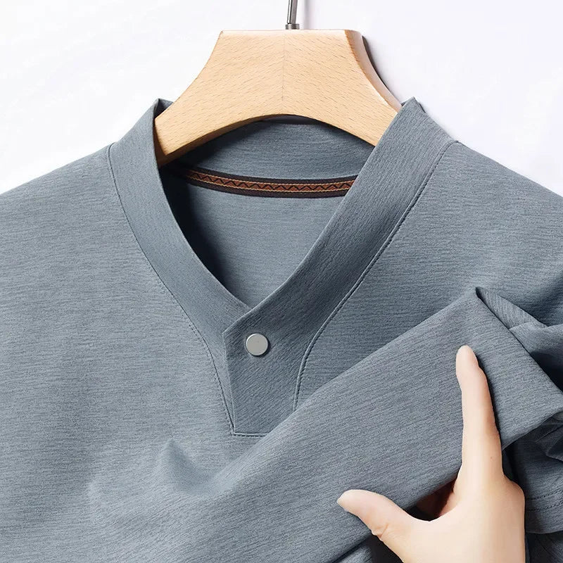 Camisa Masculina Casual e Elegante Estilo Coreano 2025, Gola V com Um Botão, Cor Sólida, Manga Curta, Camiseta Versátil de Verão