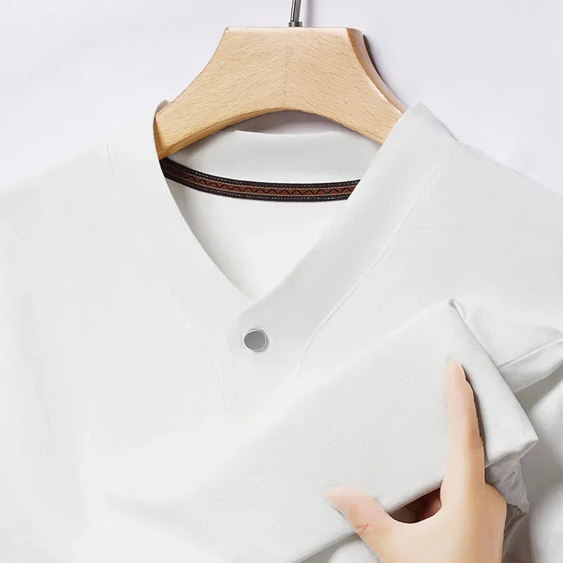 Camisa Masculina Casual e Elegante Estilo Coreano 2025, Gola V com Um Botão, Cor Sólida, Manga Curta, Camiseta Versátil de Verão
