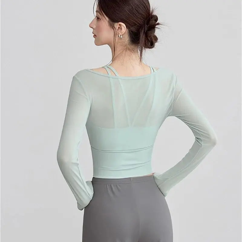 Top Cropped Manga Longa Feminino — Estilo e Performance no Treino