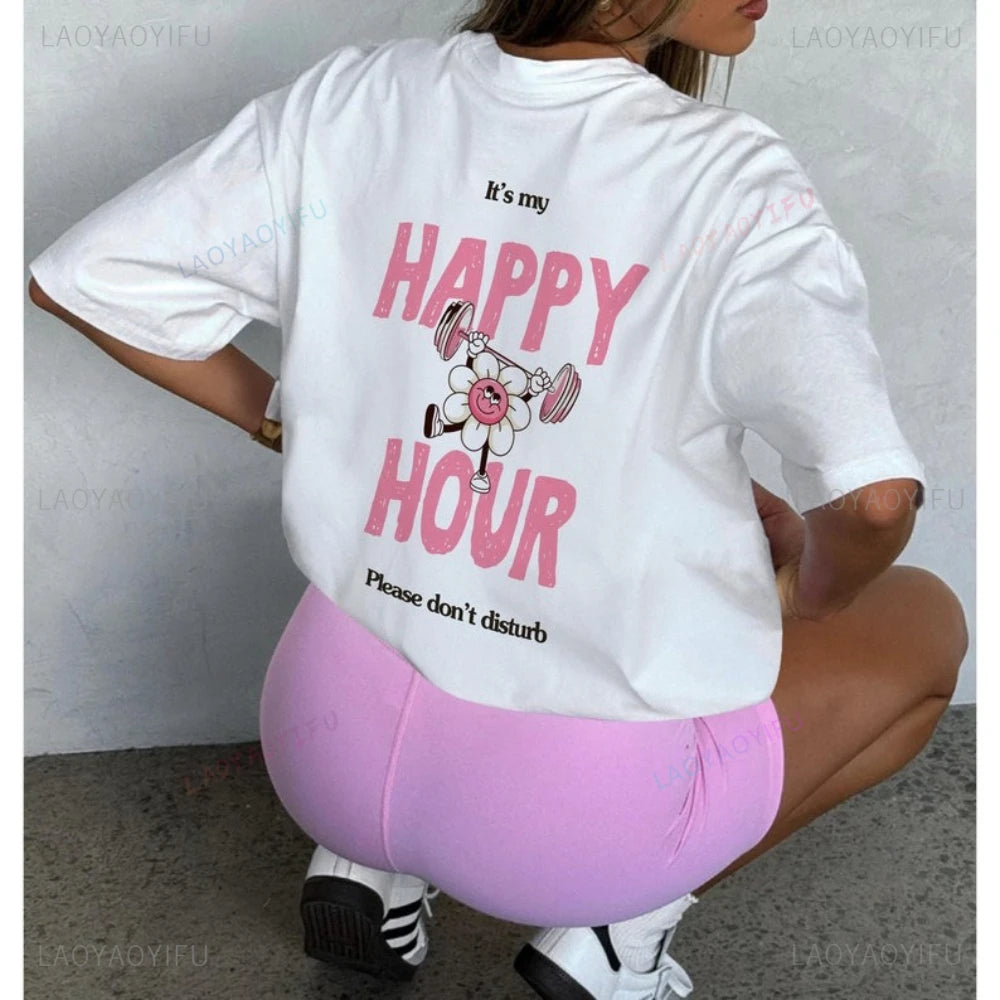 Camiseta Feminina "My Happy Hour Gym Edition" para Mulheres, Camiseta de Ginástica, Pilates, Estilo de Vida Saudável, Ajuste Regular, Presente para Ela, Roupa de Ginástica