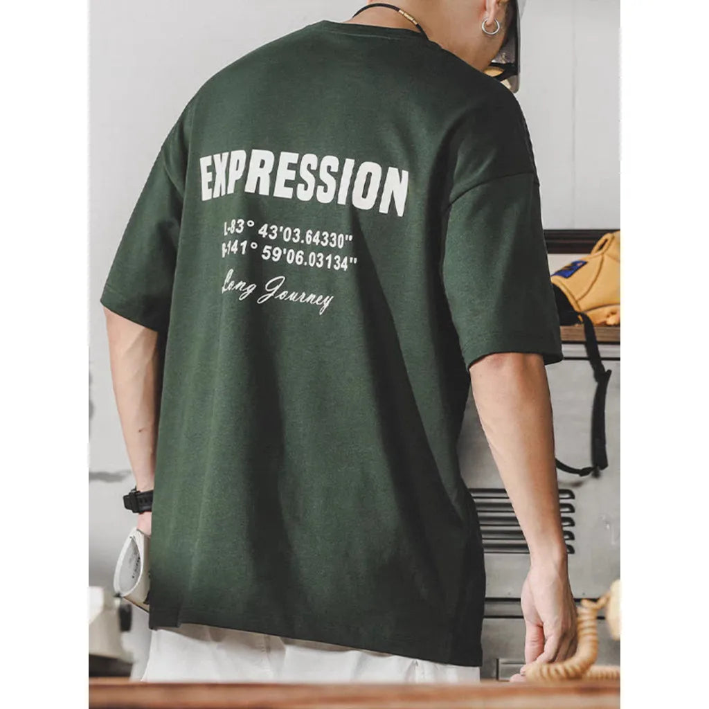 Camiseta Masculina Estampada com Letras Oversized Manga Curta Gola Redonda Solta Casual 2026 Verão Tops Masculinos Streetwear