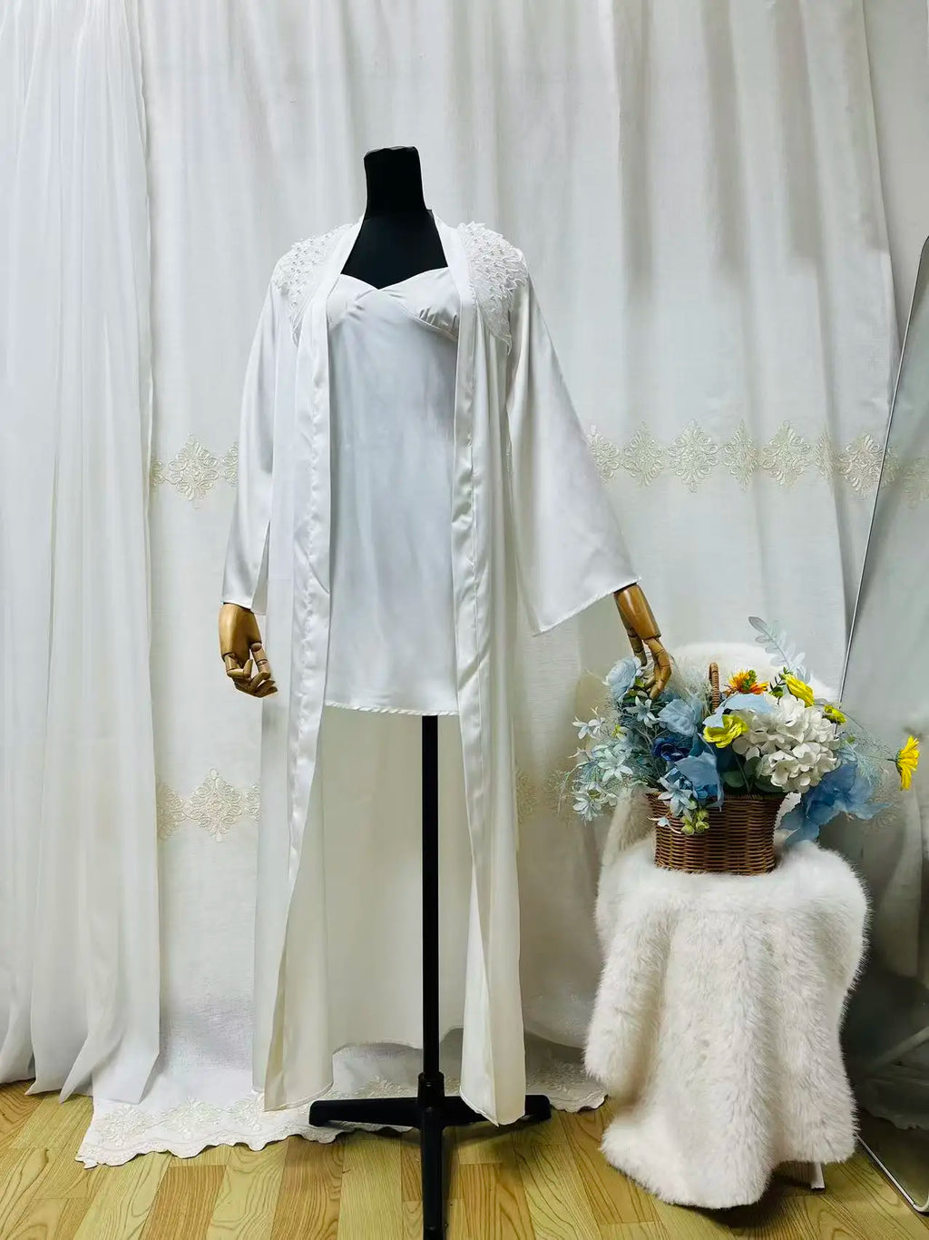 Conjunto Feminino Loungewear Asa de Anjo Robe Casual & Chemise de Alça Bordado Organza Colarinho de Pena Robe para Casa e Robe de Boudoir