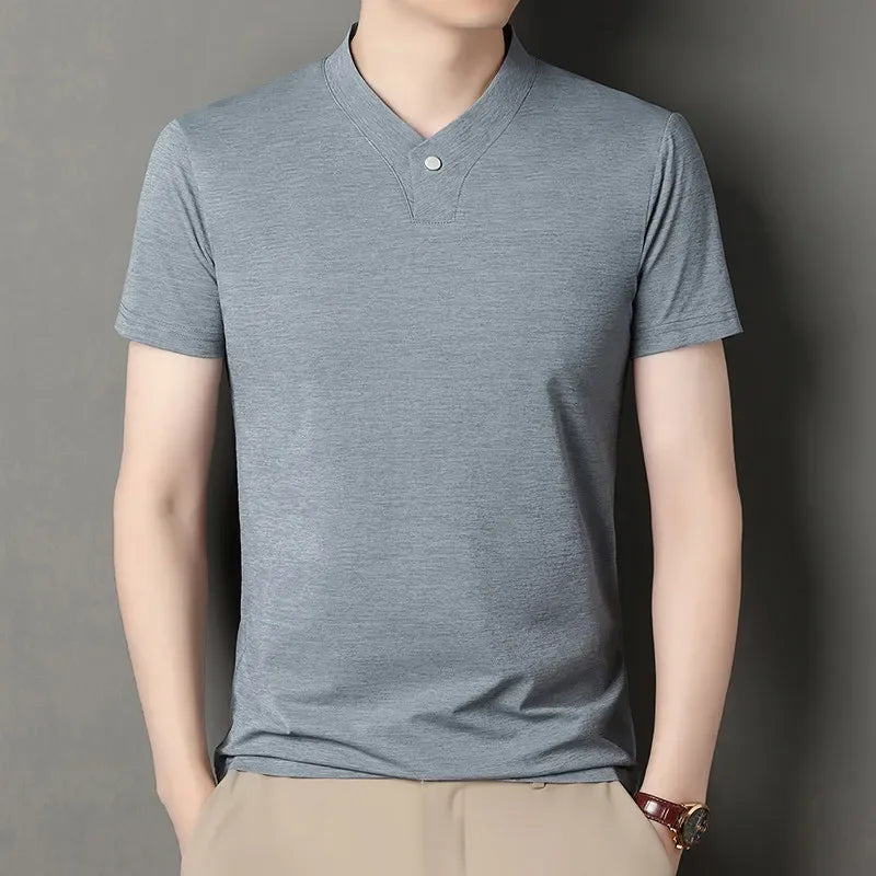 Camisa Masculina Casual e Elegante Estilo Coreano 2025, Gola V com Um Botão, Cor Sólida, Manga Curta, Camiseta Versátil de Verão