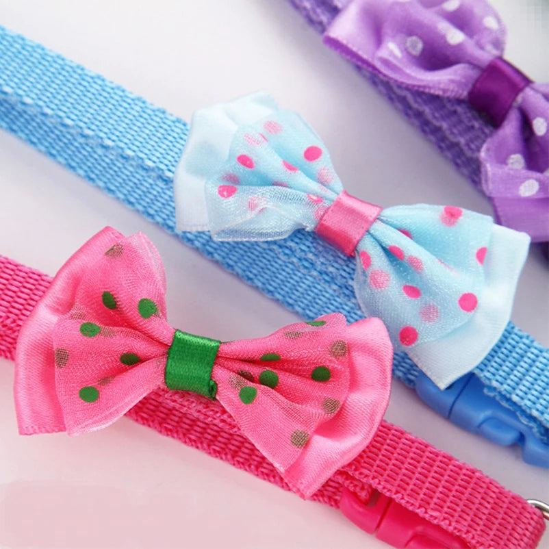 Coleira de cachorro e gato com laço fashion, conjunto de acessórios para animais de estimação macio e confortável com sino, coleira universal para gatos e cães