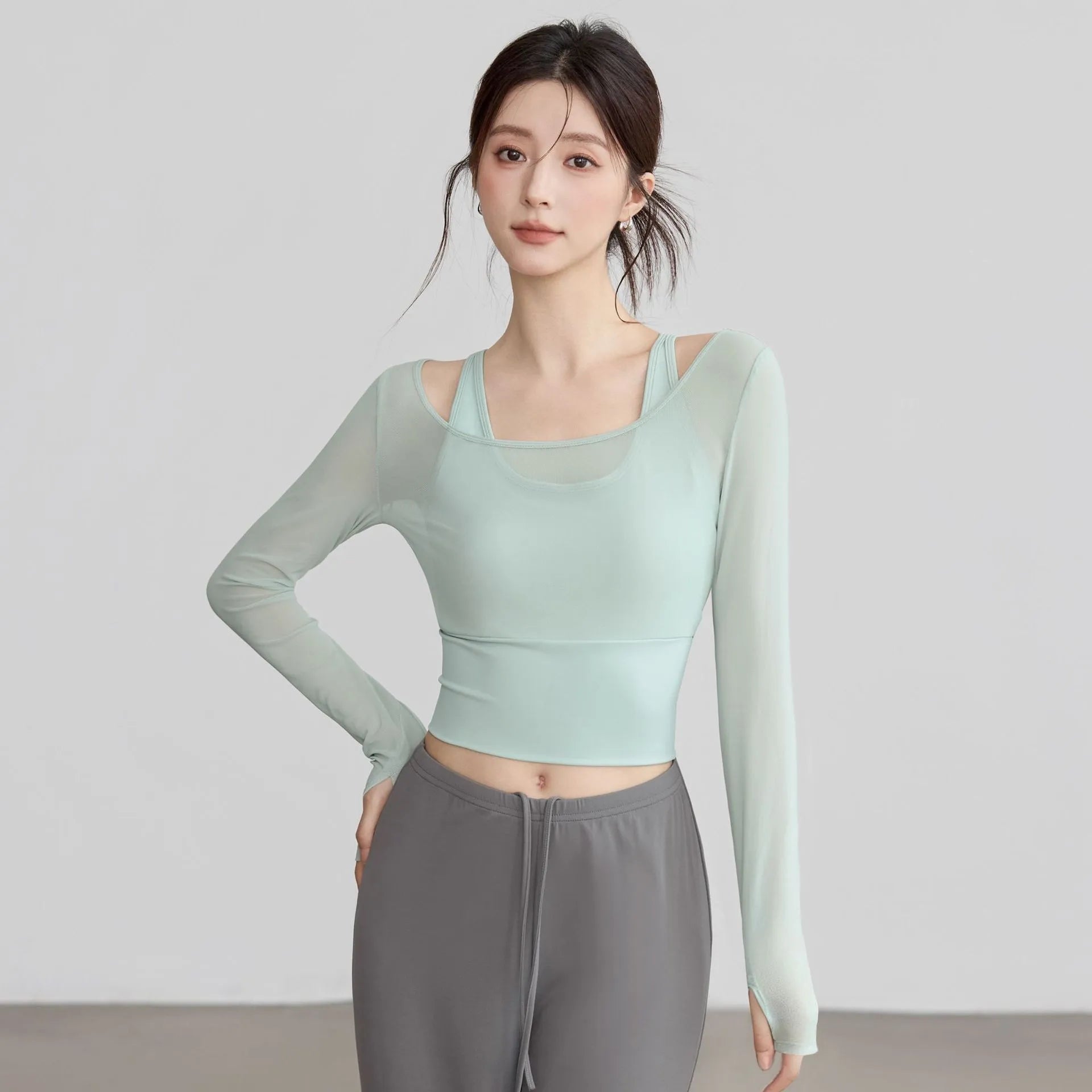 Top Cropped Manga Longa Feminino — Estilo e Performance no Treino