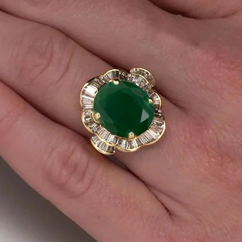Huitan Luxury Elegant Rings with Big Oval Green CZ Opulent Trendy Finger Ring for Women Gorgeous Modern Engagement Party Jewelry