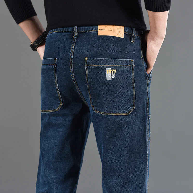 Calça Jeans Masculina Pequena Reta Estampada Seis Bolsos Casual Confortável