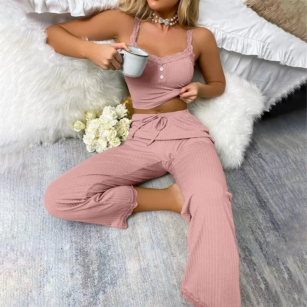 Conjunto de Pijama Feminino de Duas Peças Confortável com Top de Renda e Alças Finas e Calça Longa