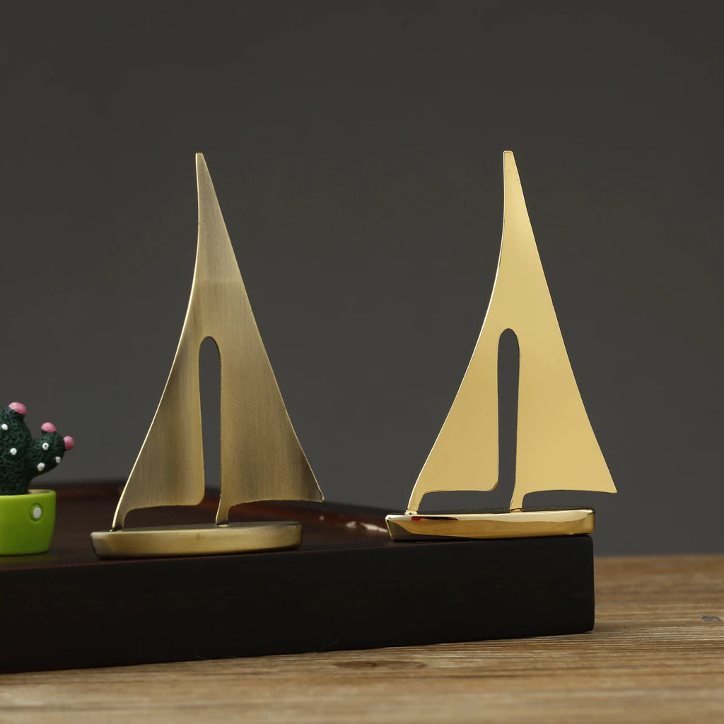 Estatueta de Barco à Vela em Liga de Zinco WonderNest para Decoração de Casa