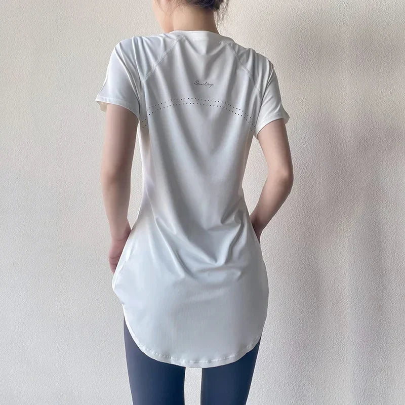 Roupa Esportiva Feminina Academia 2025 Yoga Roupas Femininas Cobre Bumbum Manga Curta Camiseta Fitness Secagem Rápida Top Respirável Slim Corrida