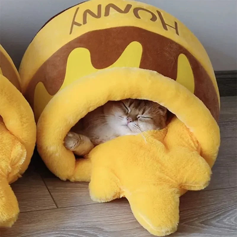 Warm Winter  Bed Half-Closed Style Winnie Honey Pot Dog Sleep Bag Cute Pet Sleeping House Indoor  Nest Comfortable Cushion