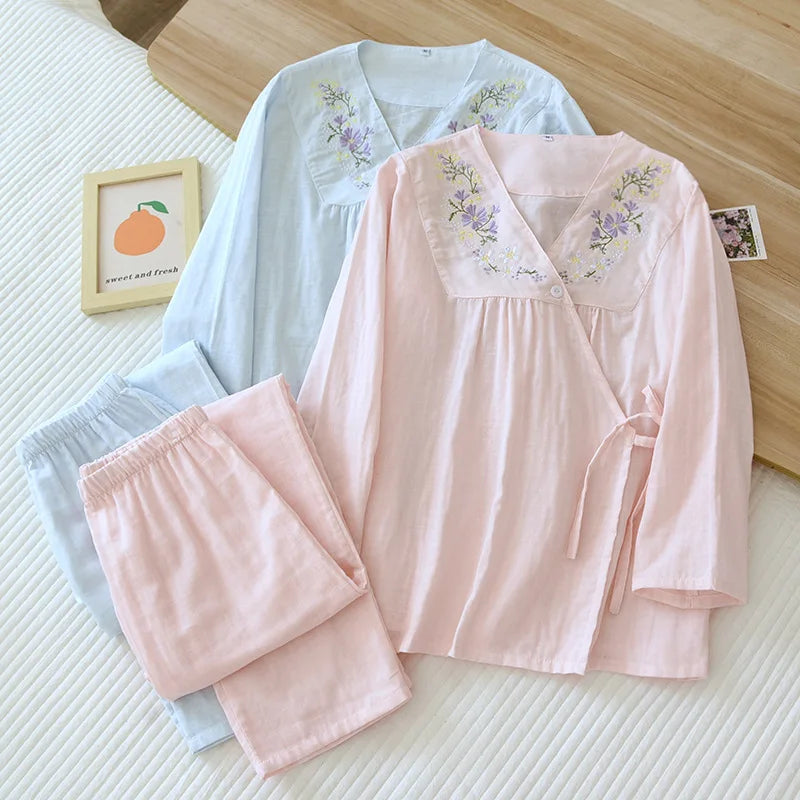 Pijama Feminino Gaze Algodão Roupa de Descanso Primavera Verão Decote V Sensual Bordado Estampado Calça Terno de Pijama