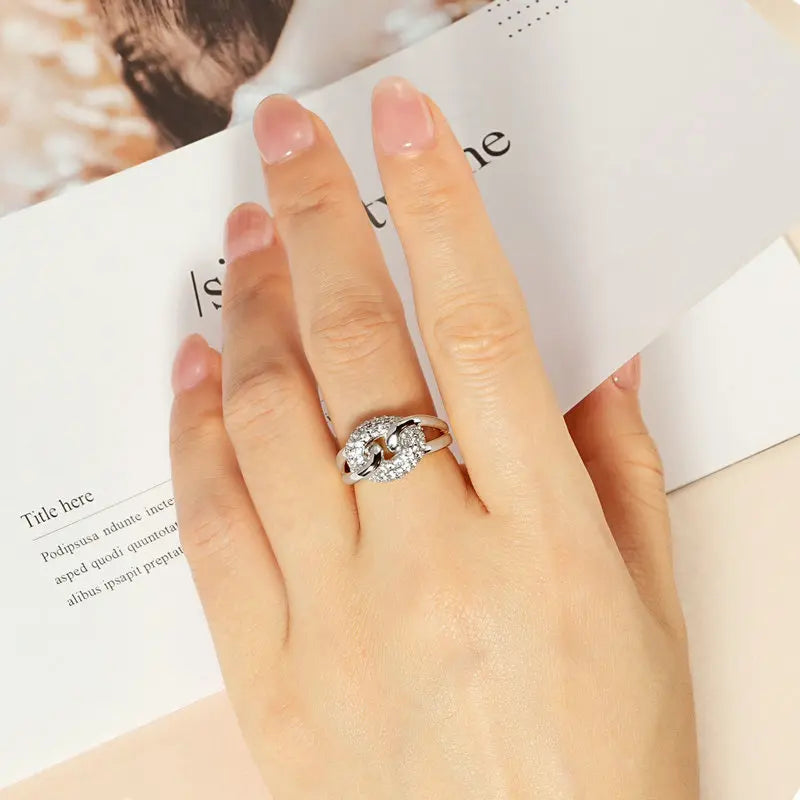 Rrjzz AAAAA CZ Diamante Simulado Anel Único Luxo Banhado a Ouro 14k Torcido Design para Mulheres Homens Joias Finas Presentes