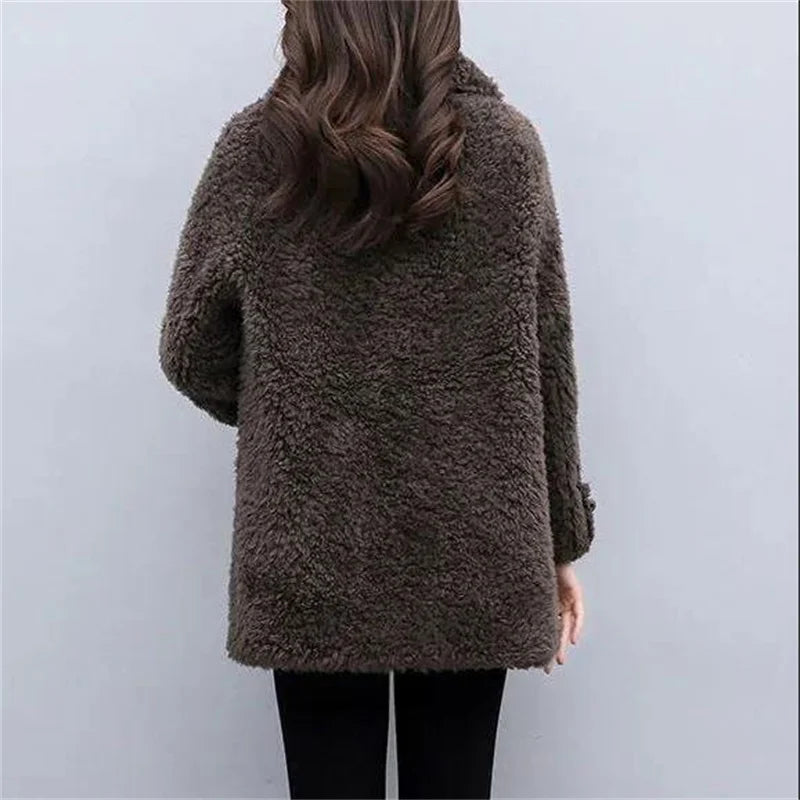 Casaco Feminino de Inverno de Lã de Cordeiro Imitada Grossa de Caxemira para Mulheres de Meia-Idade e Idosas Casaco Feminino de Lã de Grão de Comprimento Médio
