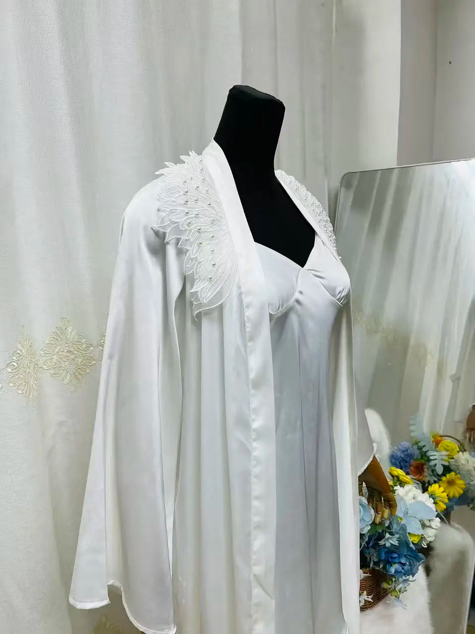 Conjunto Feminino Loungewear Asa de Anjo Robe Casual & Chemise de Alça Bordado Organza Colarinho de Pena Robe para Casa e Robe de Boudoir