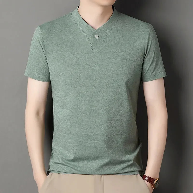 Camisa Masculina Casual e Elegante Estilo Coreano 2025, Gola V com Um Botão, Cor Sólida, Manga Curta, Camiseta Versátil de Verão