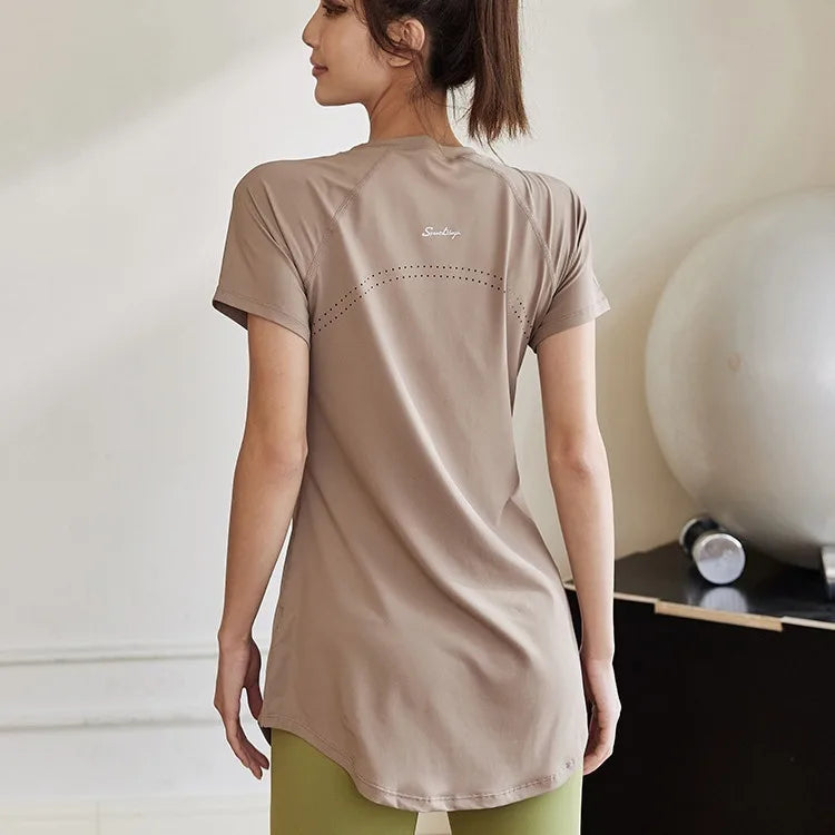 Roupa Esportiva Feminina Academia 2025 Yoga Roupas Femininas Cobre Bumbum Manga Curta Camiseta Fitness Secagem Rápida Top Respirável Slim Corrida