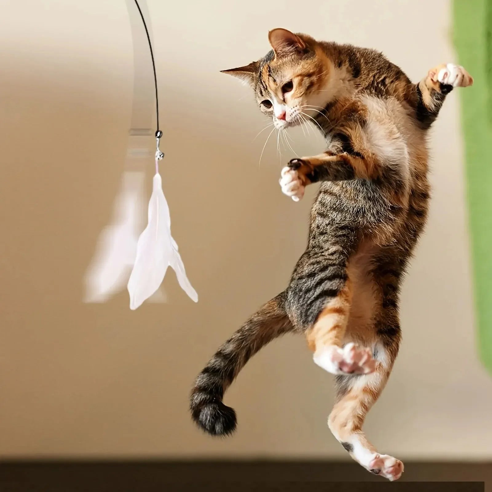 Brinquedo Interativo para Gatos com Sino e Varinha de Penas Polo Longo com Ventosa para Brincadeiras Envolventes Diversão Máxima para Gatos