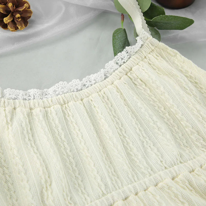 Conjunto Feminino de Pijama Camisola com Renda Sexy e Shorts com Recortes, Roupa de Dormir e para Ficar em Casa