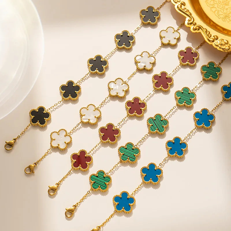 Pulseira Clássica de Aço Inoxidável de Luxo Feminina Ajustável com Cinco Flores para Mulheres Novas Joias da Moda para Festas Presentes Trevo