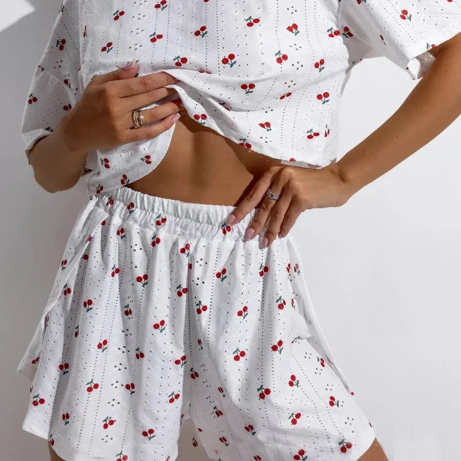 Conjunto Feminino de Pijama: Shorts e Top Loungewear com Detalhe em Renda, Respirável, Estampado, Sensual com Fenda, Para Conforto em Casa, Roupa de Verão