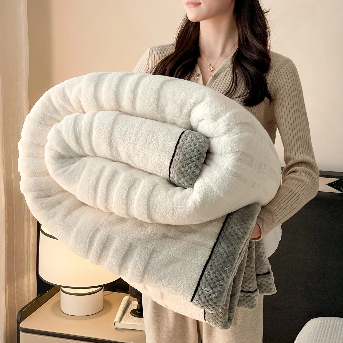 1pc Multifunctional Coral Fleece Blanket Soft Plush Warm Comfortable Bed Blanket All-Season Office Nap Throw Blankets for Sofa