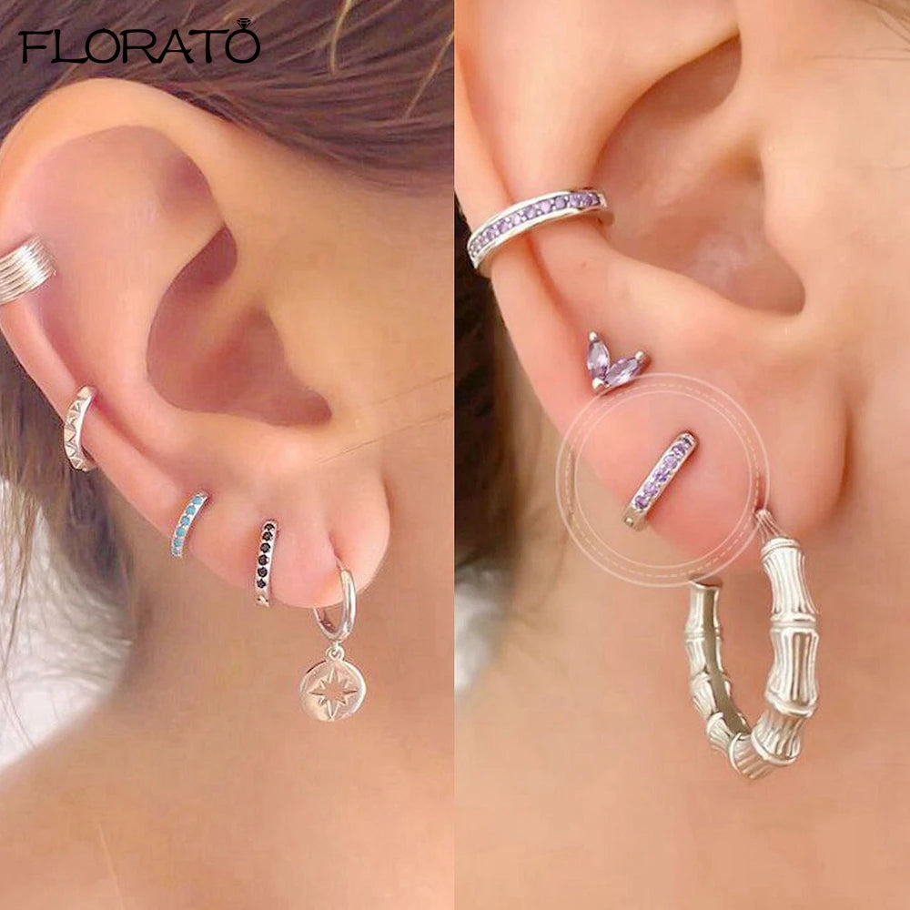 Brincos de Argola Pequenos de Prata 925 com Agulha de Cristal de 9mm para Mulheres Brincos Huggie Minimalistas Brincos de Piercing com Zircônia Colorida Joias