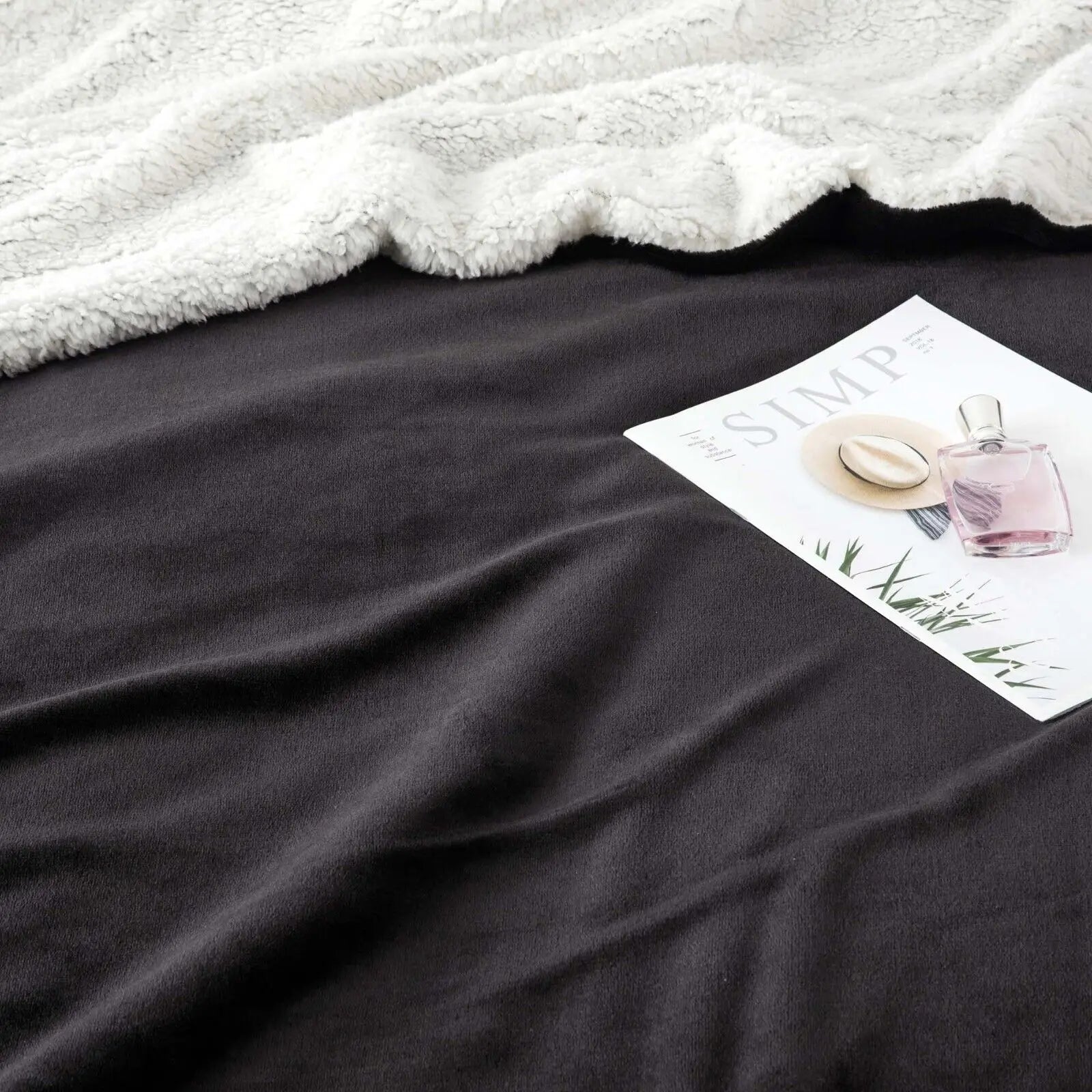 Sherpa Fleece Blanket Throw Black Soft Reversible Thick Plush Blankets Microfiber Winter Bed Blanket for Camping Couch Sofa