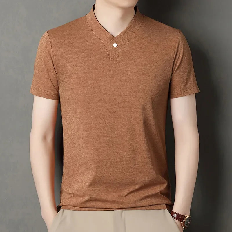 Camisa Masculina Casual e Elegante Estilo Coreano 2025, Gola V com Um Botão, Cor Sólida, Manga Curta, Camiseta Versátil de Verão