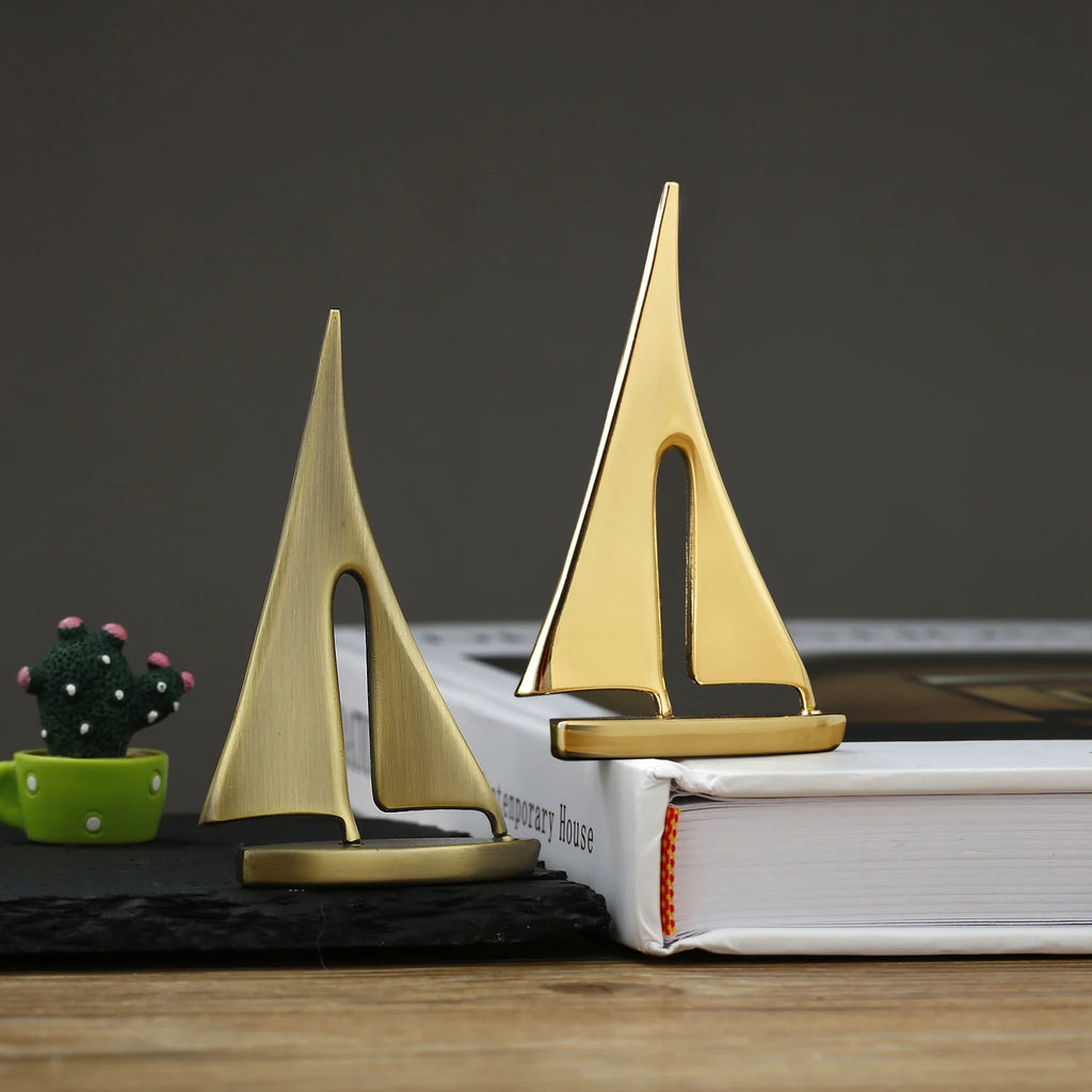 Estatueta de Barco à Vela em Liga de Zinco WonderNest para Decoração de Casa