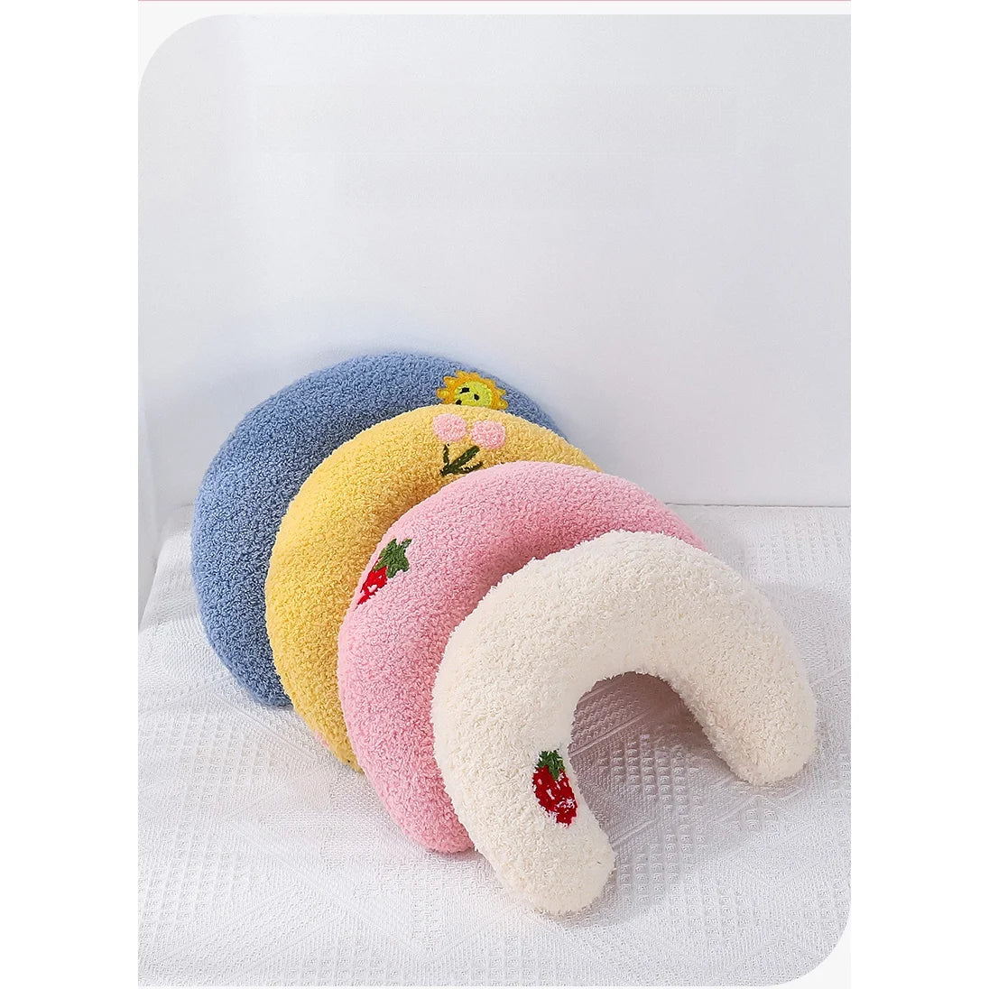 Warm Winter  Bed Half-Closed Style Winnie Honey Pot Dog Sleep Bag Cute Pet Sleeping House Indoor  Nest Comfortable Cushion
