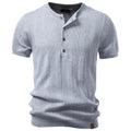 AIOPESON Nova Camiseta Henley Masculina Macia Respirável Manga Curta Casual Uso Diário Leve Top de Verão para Homens